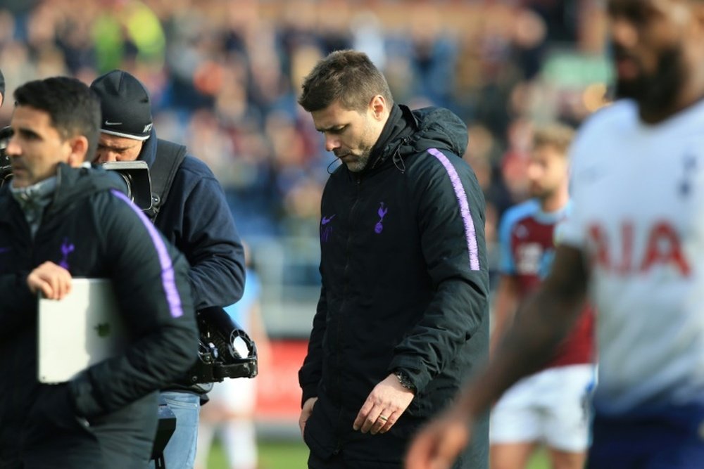 Mike Dean afirma que Pochettino fue irresponsable. AFP