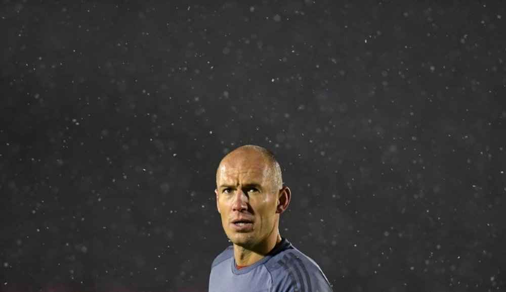 El Bayern quiere incorporar a Robben al club. AFP