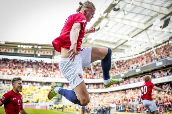 A Suécia não resiste a fome de gol de Haaland. AFP