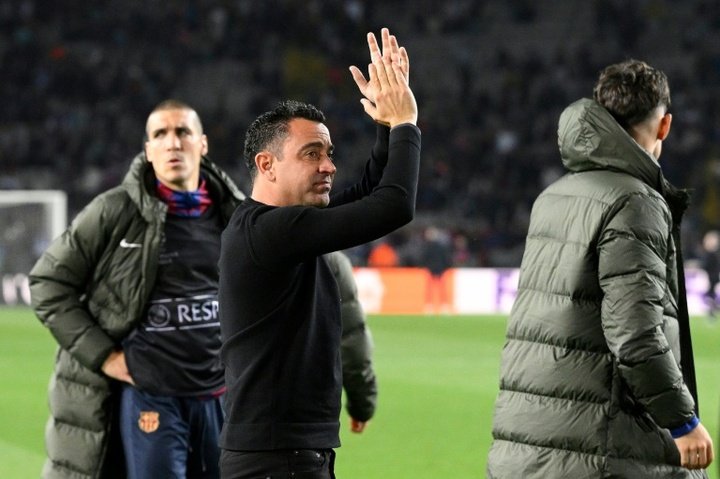 Xavi pide una reunión para seguir en el Barça