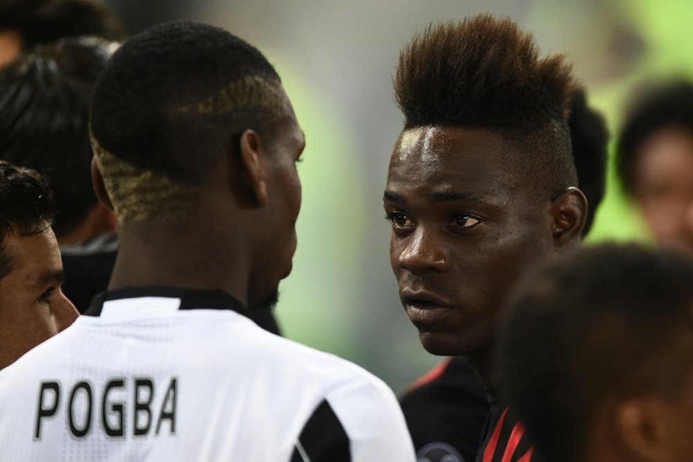Mario Balotelli (R) spent last season on loan at AC Milan but the Italian side chose not to extend the deal