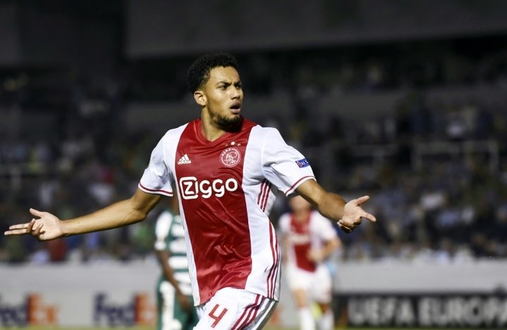 Palace sign Riedewald from Ajax