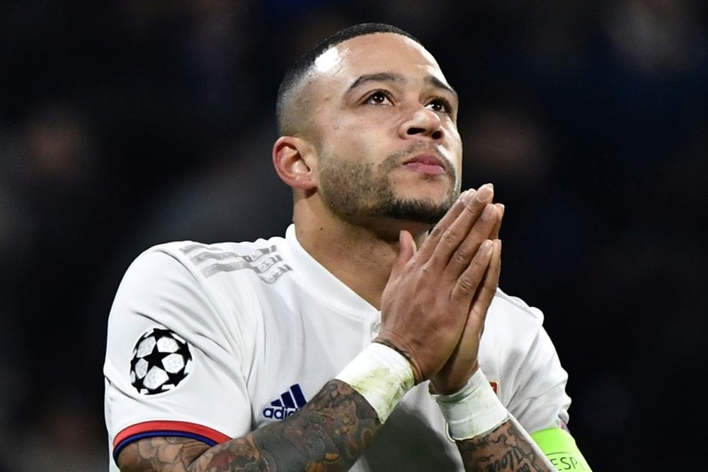 Ruptures des ligaments pour Depay et Reine-Adélaïde. AFP