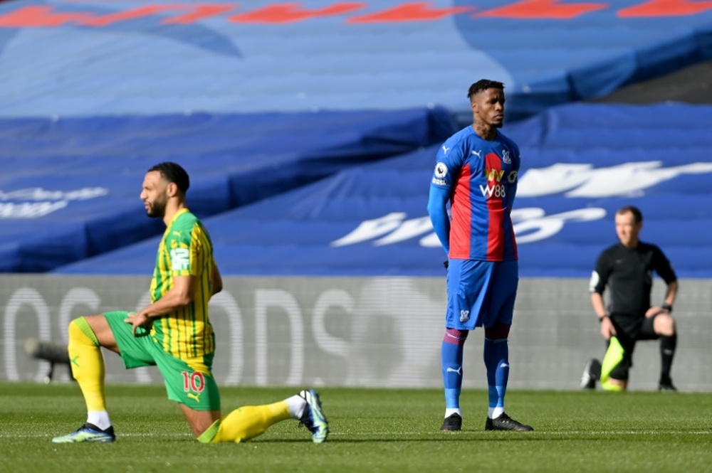 Zaha no se arrodilló por el racismo. AFP