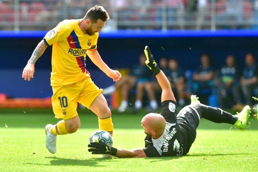 Messi marca novamente contra o Eibar. AFP