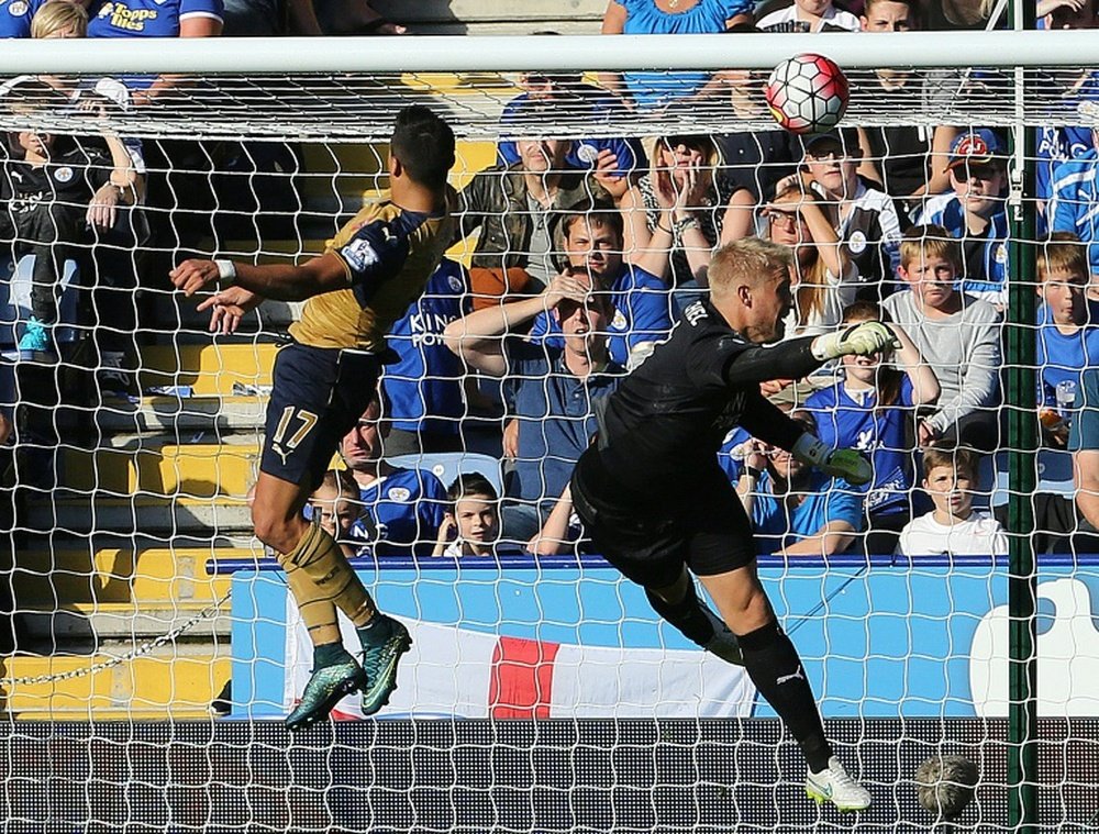 Arsenalâs Chilean striker Alexis Sanchez (L) scores his teams third goal during the English Premier League football match between Leicester City and Arsenal at King Power Stadium in Leicester, central England on September 26, 2015