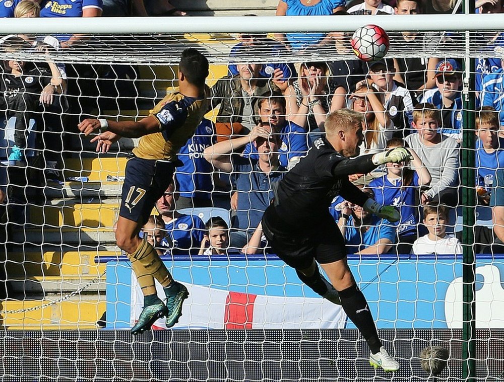 Arsenalâs Chilean striker Alexis Sanchez (L) scores his teams third goal during the English Premier League football match between Leicester City and Arsenal at King Power Stadium in Leicester, central England on September 26, 2015