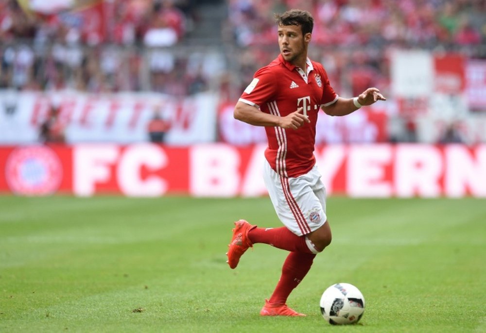 El lateral podría irse del Bayern al final de la temporada. AFP