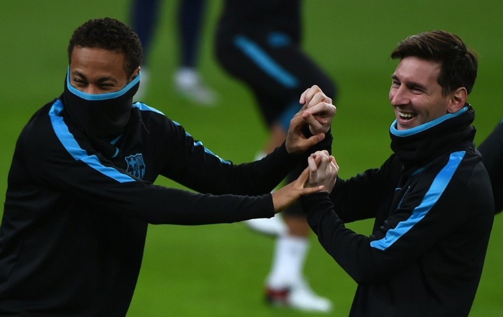 Barcelonas Lionel Messi (R) and Neymar take part in a training session on December 8, 2015, on the eve of their UEFA Champions League Group E, second-leg match against Bayer Leverkusen, in Leverkusen, western Germany