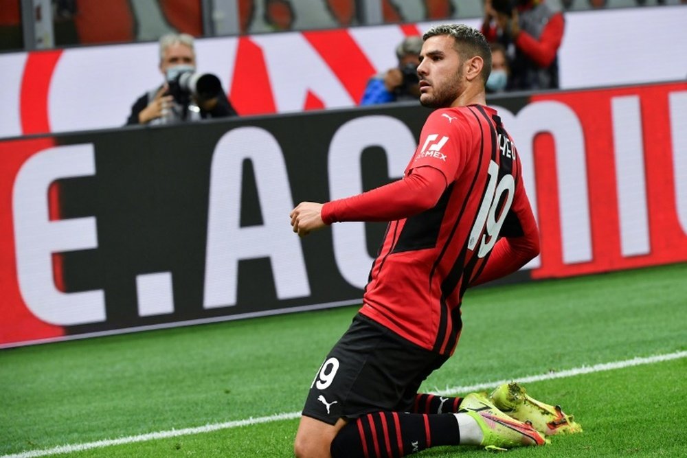 El Milan quiere seguir contando con Theo. AFP