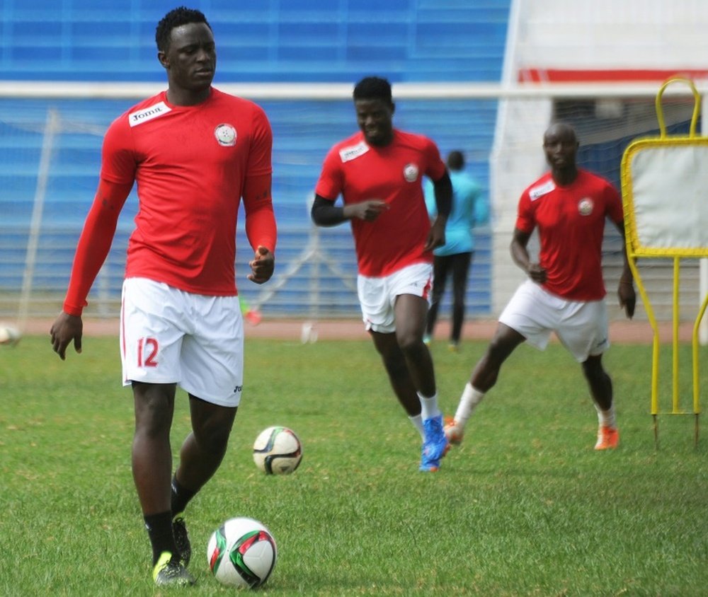 Victor Wanyama (L) trains with Kenyas national team. AFP