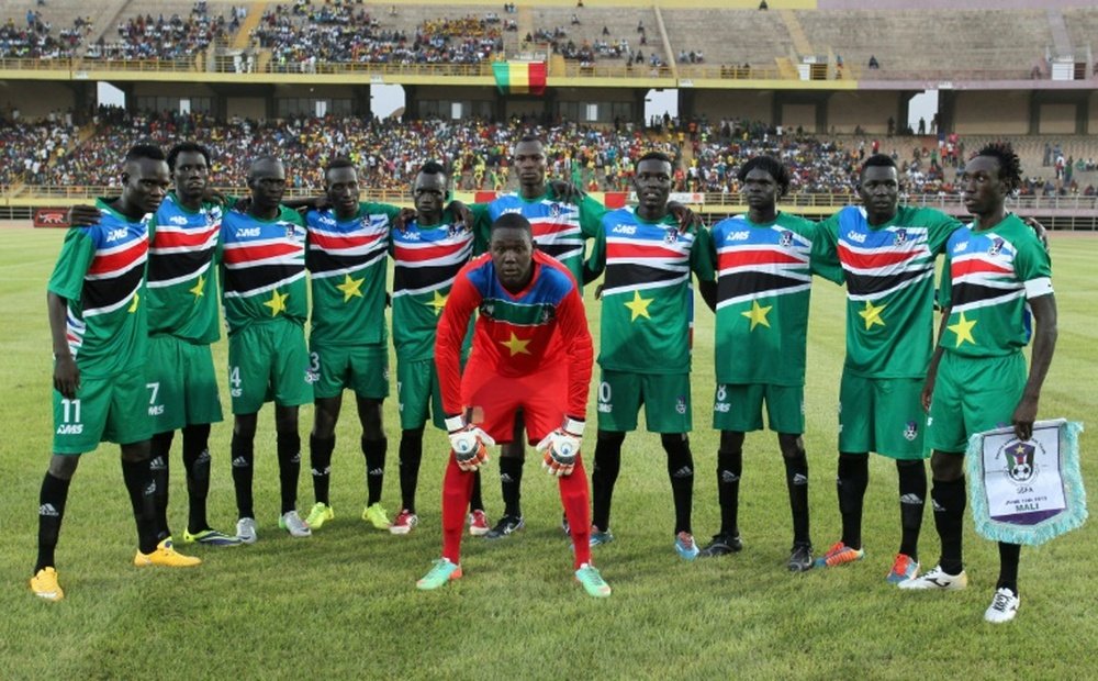 South Sudans players pose on June 13, 2015 in Bamako during their 2017 African Cup of Nations qualification football match between Mali and South Sudan