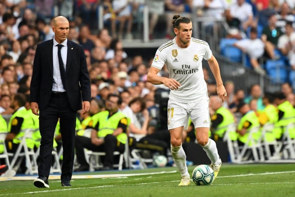 Bale clava la mirada en el Camp Nou. AFP