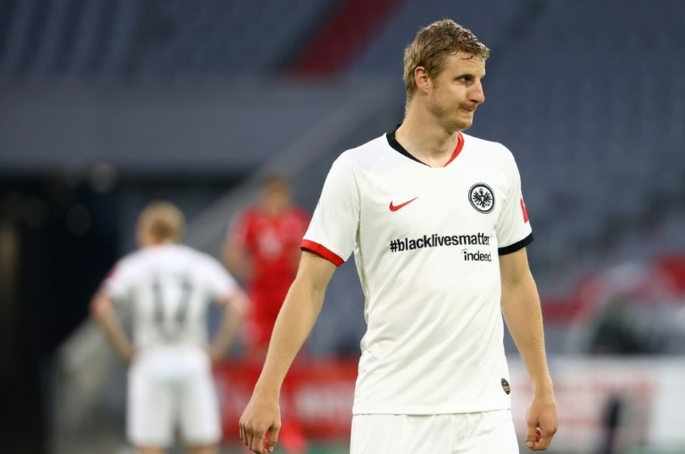 #Blacklivesmatter vai parar na camisa do Eintracht. AFP