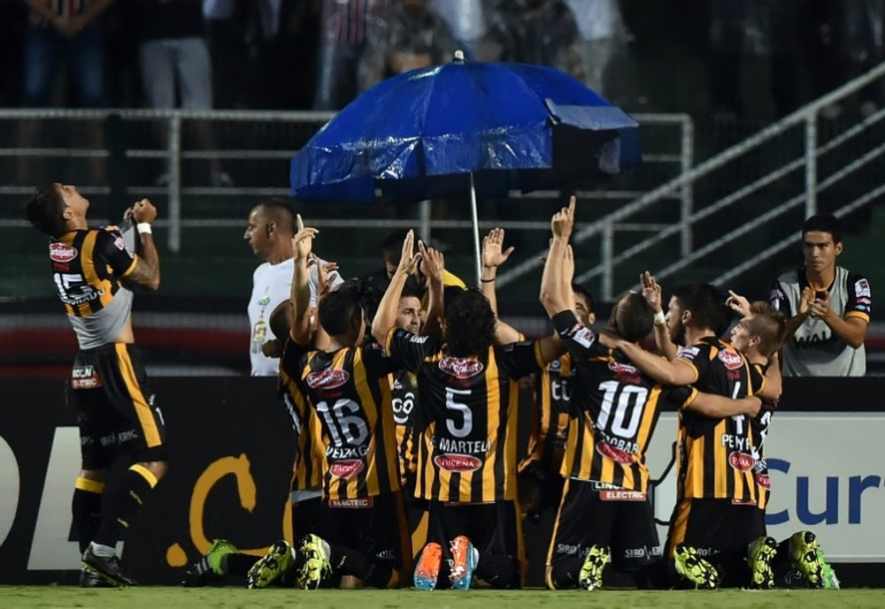 Bolivian team The Strongest celebrate a goal scored by Matias Alonso during their 2016 Copa Libertadores match against Sao Paulo held at Pacaembu stadium on February 17, 2016