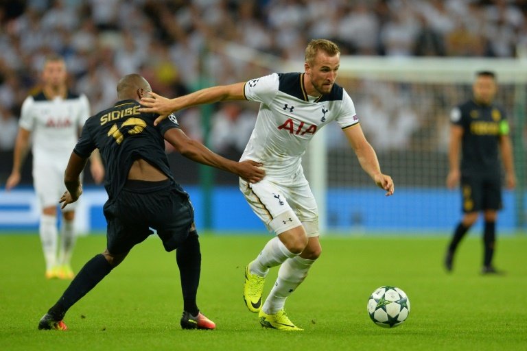 Spurs striker Harry Kane (R) could return from a seven-week injury layoff to start against Arensal