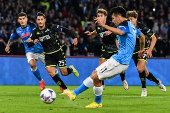O Napoli continua o seu passeio pela Serie A. O time de Luciano Spalletti venceu o Empoli por 2 a 0 sem muitas dificuldades e é ainda mais líder.