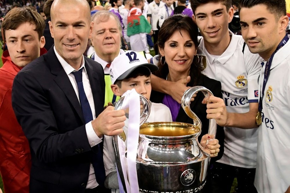 Solo dos de los hijos de Zidane siguen en el Madrid. AFP