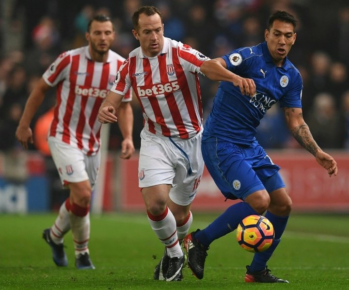 Unhappy Leicester striker Leonardo Ulloa threatens strike