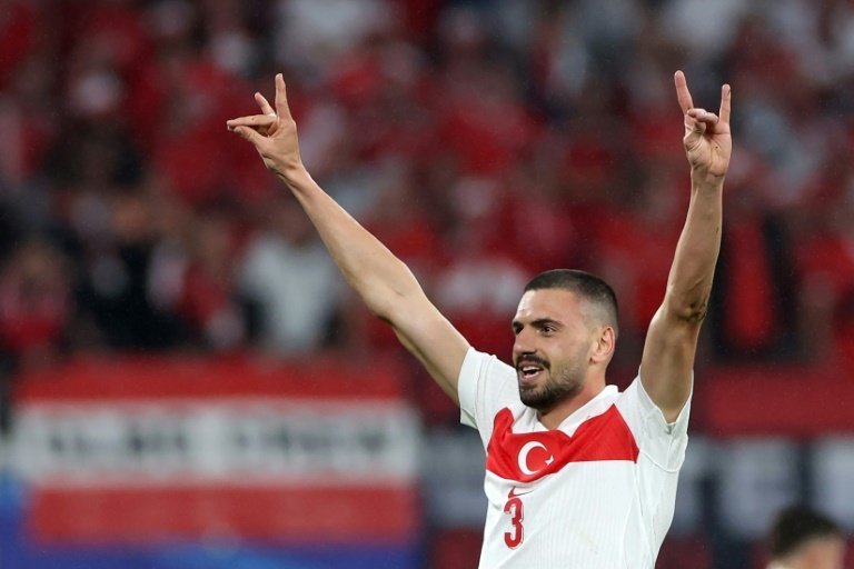 La Selección de Turquía metió tierra de por medio respecto a sus rivales con una victoria por la mínima ante Montenegro (1-0). Arda Güler firmó un gran partido y Kahveci se encargó de anotar el tanto del triunfo.