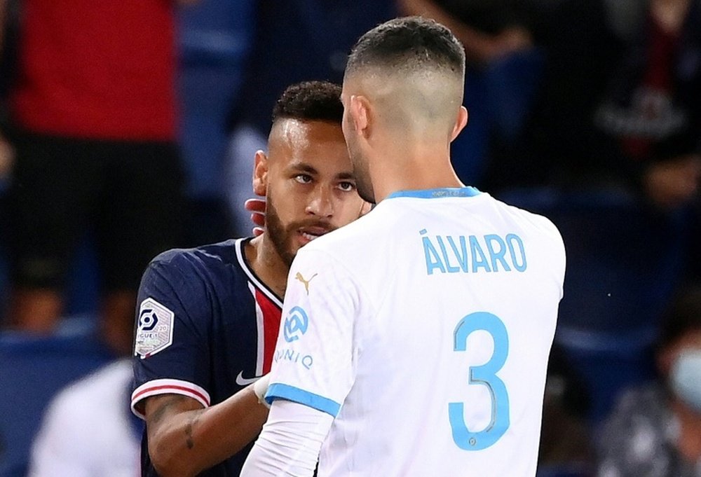 Álvaro González se peleó con Neymar. AFP