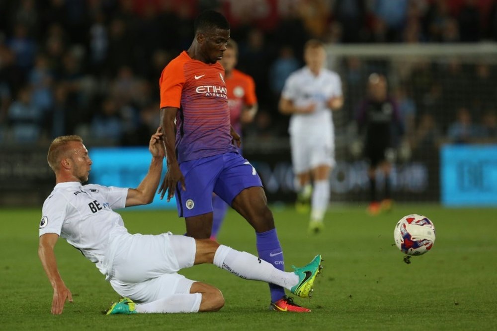Kelechi Iheanacho fends off Mike van der Hoorn in Manchester City's match against Swansea City. AFP
