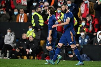 Benzema moves again as Real Madrid get late winner versus Rayo