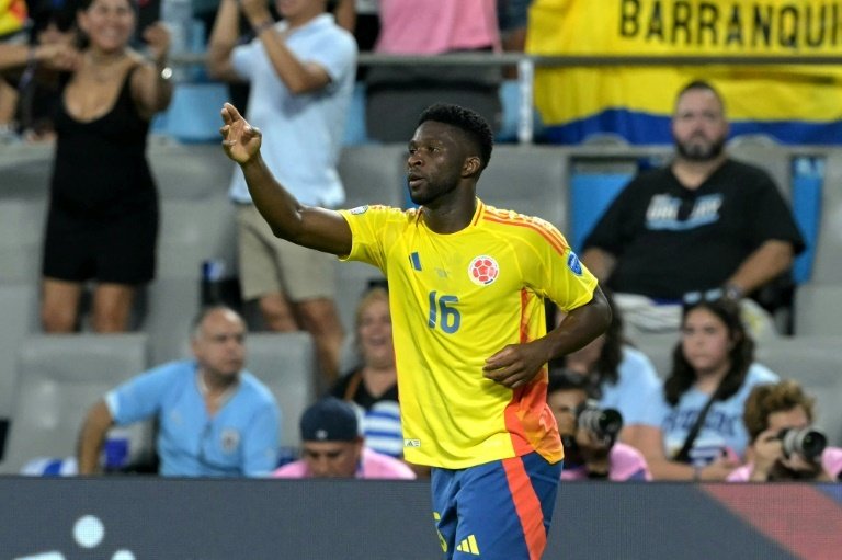 Jefferson Lerma celebra seu gol que classificou a Colômbia para a final. AFP