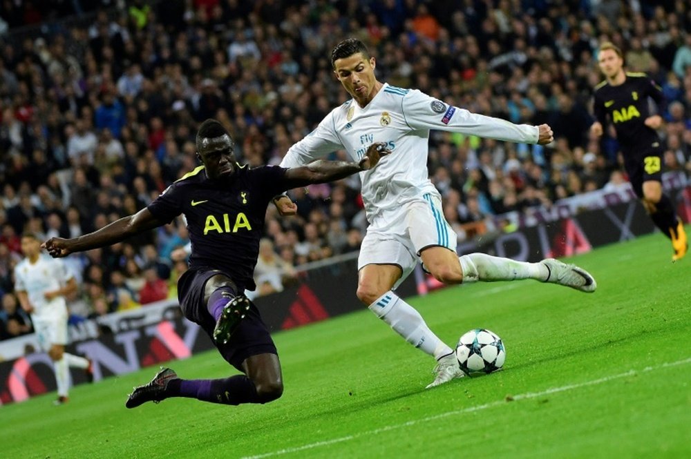 El defensa del Tottenham, contento tras el triunfo. AFP