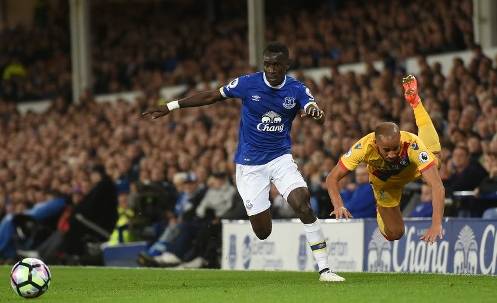 Gueye ha renovado con el Everton. AFP