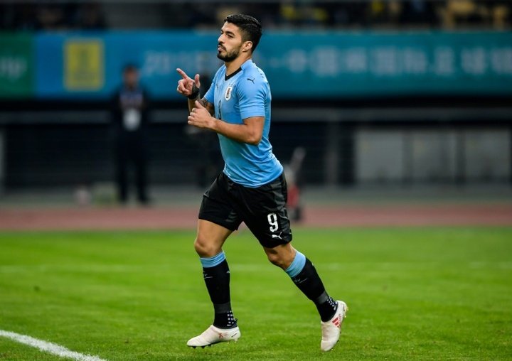 Suarez stars as Uruguay see off Czech Republic in China Cup