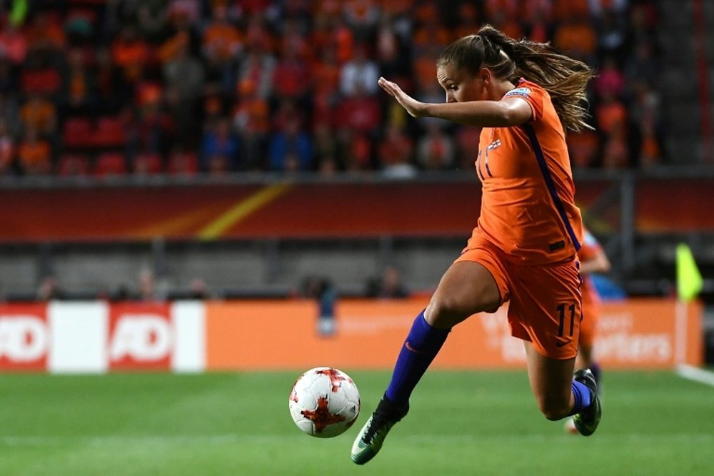 Holanda se mide a Suiza por un puesto en el Mundial. AFP