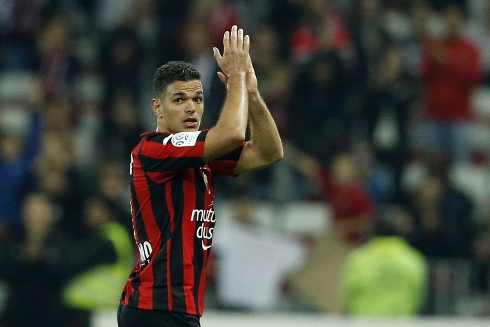 Nices forward Hatem Ben Arfa acknowledges applause from supporters as he leaves the pitch following the French L1 football match Nice vs Reims on April 22, 2016 at the Allianz Riviera stadium in Nice, France