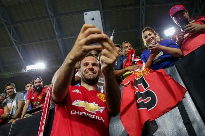 Mata strike salvages United a draw in tour opener