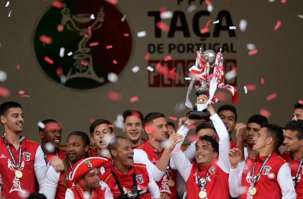 Sporting Bragas players hold the trophy after wining the Portuguese Cup final football match FC Porto vs SC Braga at the Jamor stadium in Oeiras, outskirts of Lisbon, on May 22, 2016