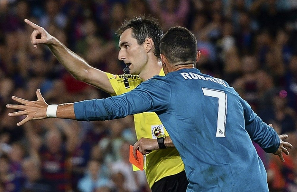 Cristiano Ronaldo foi expulso no passado encontro frente ao Barça. EFE