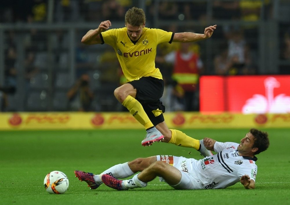 Lukasz Piszczek seguirá en el Dortmund otra temporada más. AFP