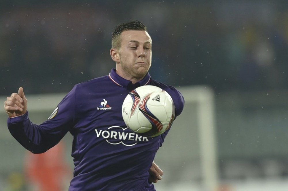 El atacante de la Fiorentina ha rechazado una oferta de 2,7 millones anuales. AFP