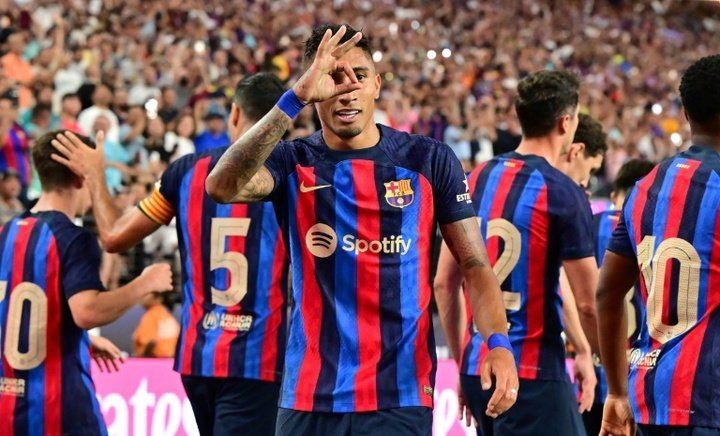 Raphinha a longuement échangé avec Neymar avant son transfert au Barça. AFP