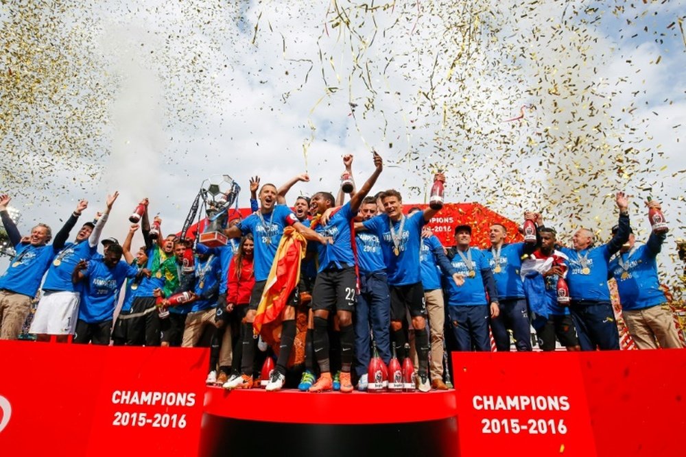 FC Bruges players celebrate winning the Jupiler Pro League for the first time since 2005 after defeating Anderlecht in Brugge on May 15, 2016