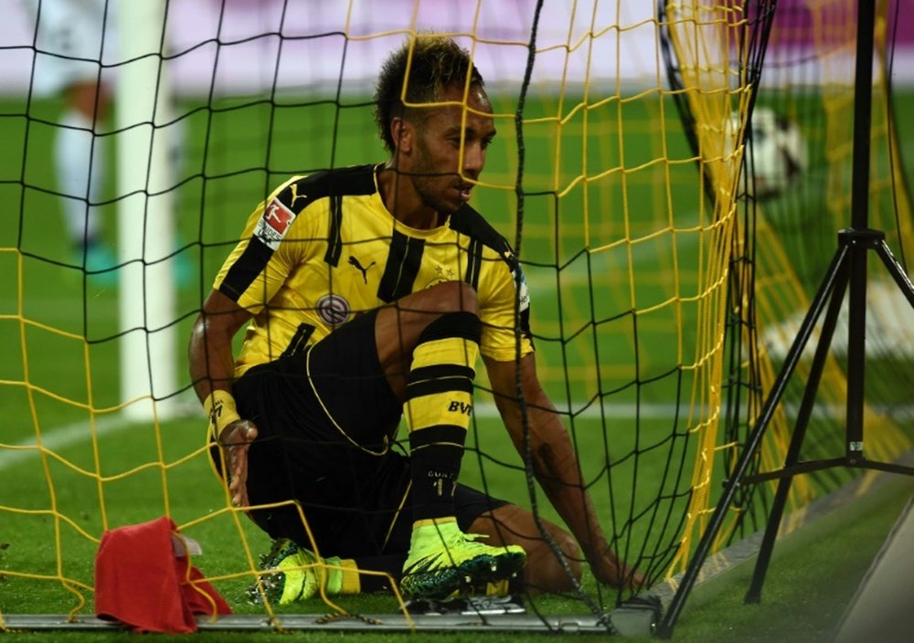 Curioso reto del Borussia con pelotas. AFP