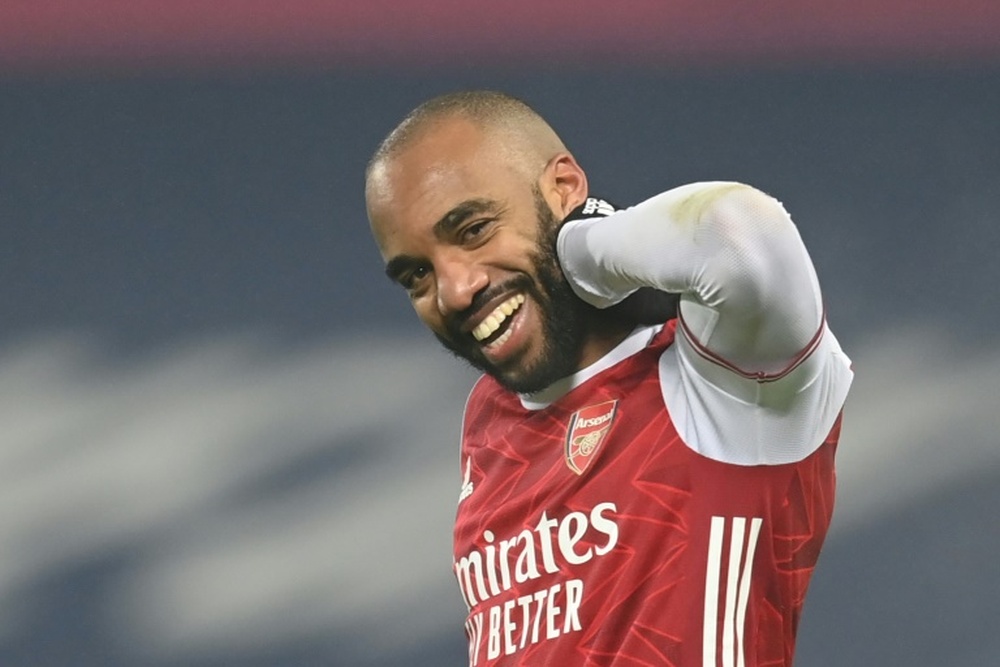 Lacazette, decidido a deixar o Arsenal. AFP
