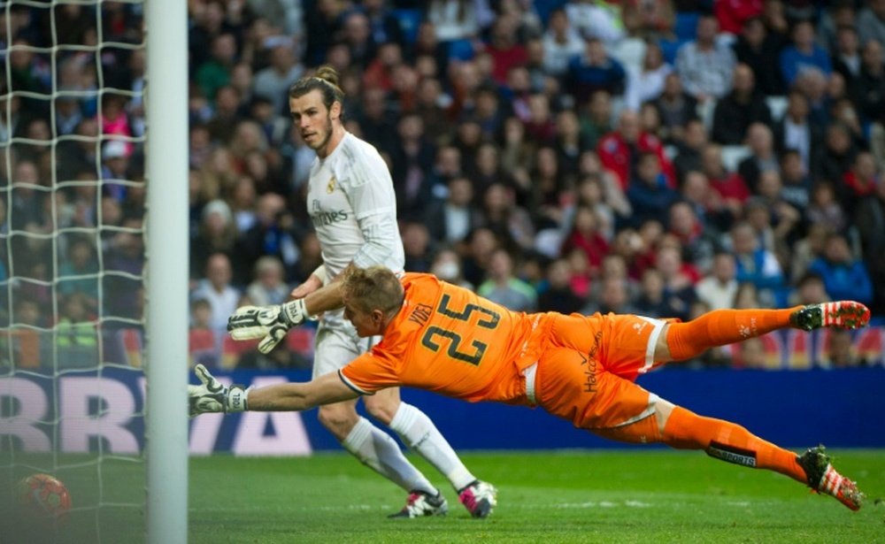 Real Madrids Gareth Bale scores past Rayo Vallecanos goalkeeper Yoel during the match in Madrid on December 20, 2015