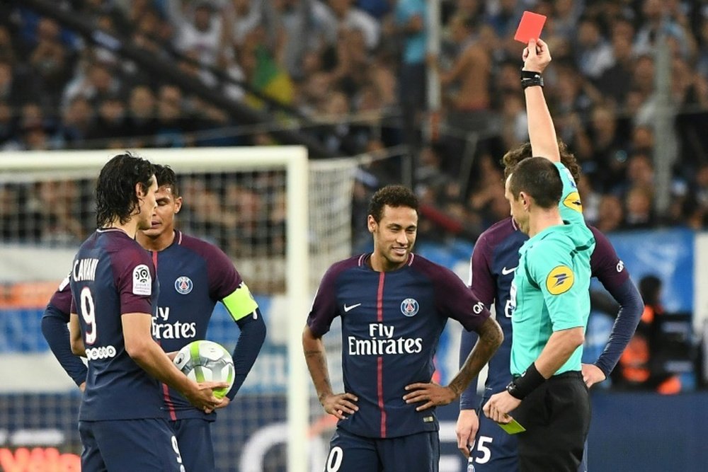 Neymar fue expulsado ante el Olympique de Marsella. AFP