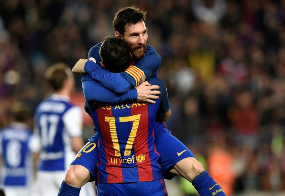 Paco Alcacer et Lionel Messi durant le match de Liga contre la Real Sociedad. AFP
