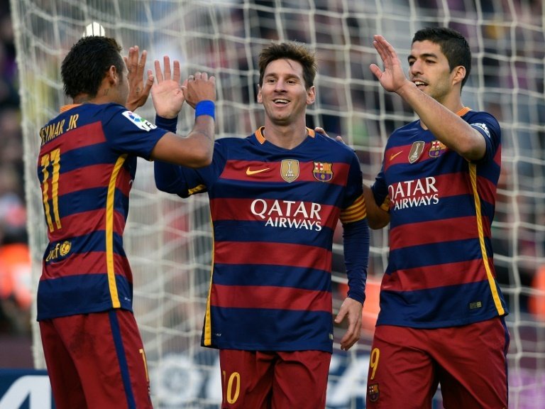 Messi y Neymar se dejarán la piel para que Suárez se lleve la Bota de Oro. AFP