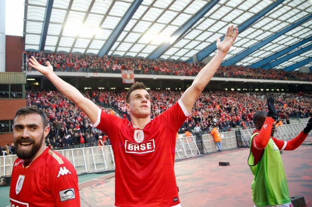 Standard de Lieges Ivan Santini (C) celebrates with teammates after scoring.BeSoccer