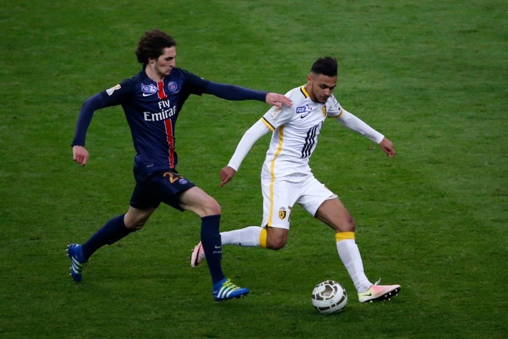 Paris Saint-Germains French midfielder Adrien Rabiot (L) vies with Lilles French midfielder Sofiane Boufal during the French League Cup final football match on April 23, 2016 at the Stade de France in Saint-Denis, north of Paris