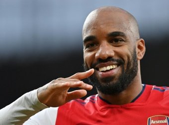 Lacazette enables Arsenal claim easy win over Leicester