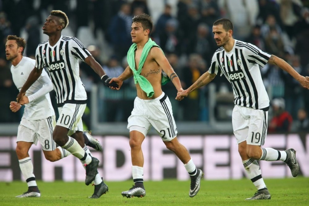 Dybala y Bonucci mantienen una gran amistad en la Juventus. AFP